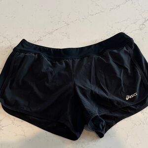 Asics women’s athletic shorts M